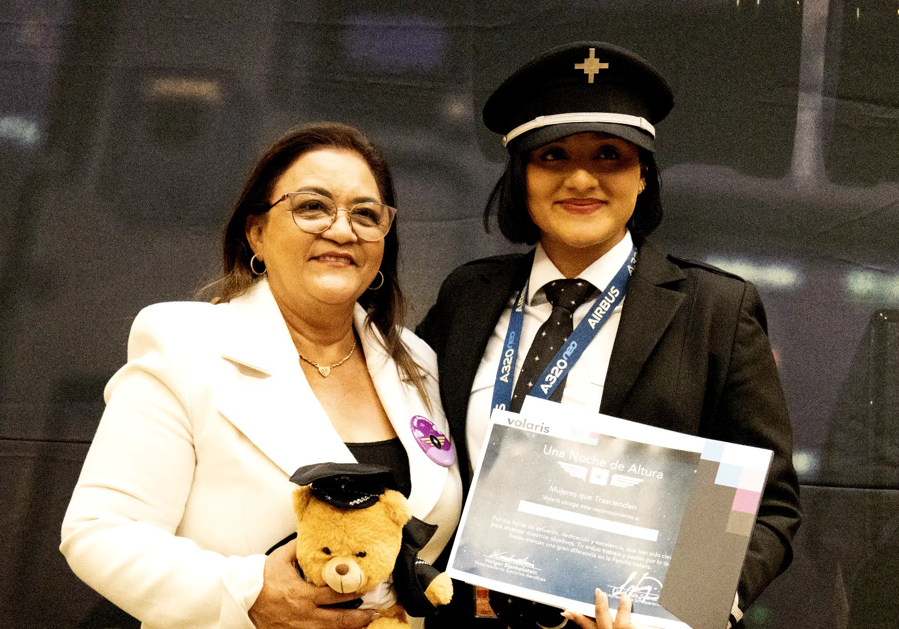Mujeres piloto Volaris reconocidas trayectoria