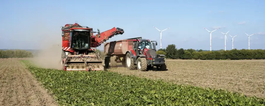 Agricultor mexicano aplicando agricultura regenerativa ADM