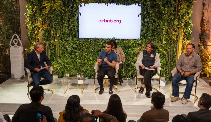 Familias mexicanas apoyadas por Airbnb.org