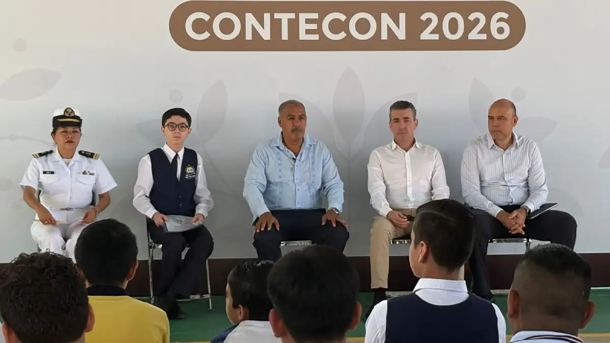 Ceremonia de becas educativas en Manzanillo